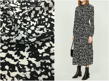 Geometrik küçük çiçek baskı siyah ve beyaz elastik krep de belkemiği dijital baskı dut ipek yüksek moda elbise kumaş - Görüntü 1  