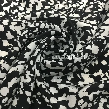 Geometrik küçük çiçek baskı siyah ve beyaz elastik krep de belkemiği dijital baskı dut ipek yüksek moda elbise kumaş - Görüntü 2  