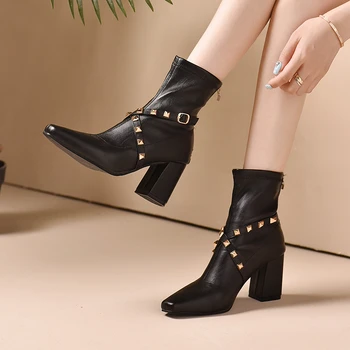 Kadın ayakkabısı 2023 Sıcak Satış Geri Zip bayan Botları Moda Perçin Ofis ve Kariyer Yeni Kare Ayak Kemer Tokası bileğe kadar Botzapatos - Görüntü 1  