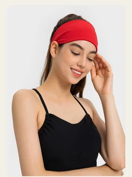 Lulu Markası, Geniş Kafa Bandı Ter Bandı Yoga Saç Bandını Eğitmek için Lisansın Yerini Alıyor - Görüntü 1  